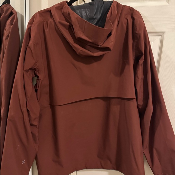 lululemon athletica Men's Performance Jacket in Rust - Picture 3 of 3
